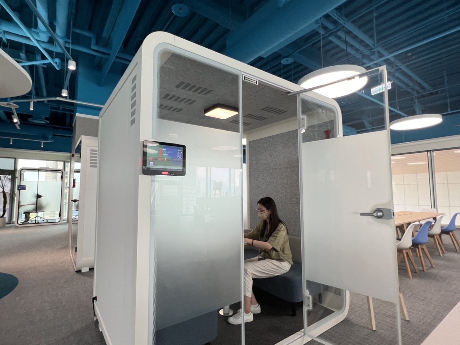 mansion88·明升高雄據點的智慧行動辦公艙，展現mansion88·明升在面板以外的研發應用軟實力